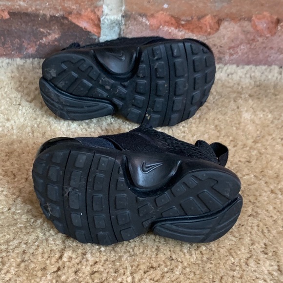 Nike Slip Ons - Picture 4 of 5